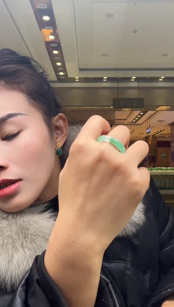 未镶嵌手镯石英质玉1