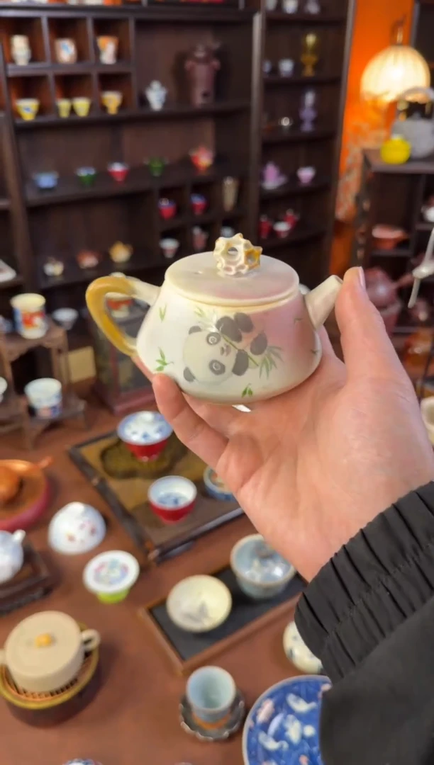 景德镇粉熊猫茶壶