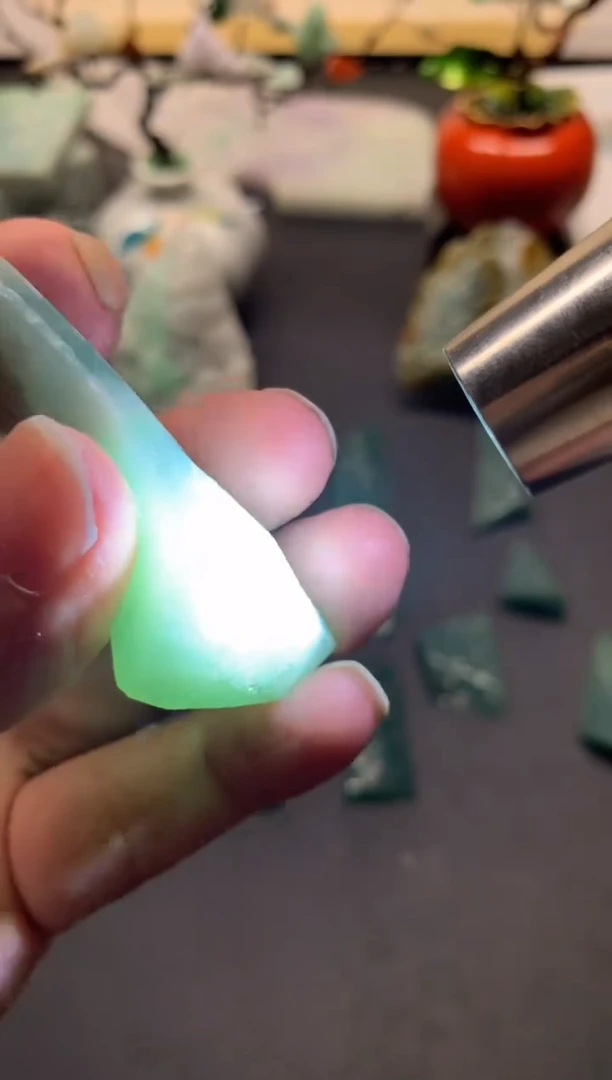 【闪购商品】翡翠颈饰未镶嵌天然翡翠A货