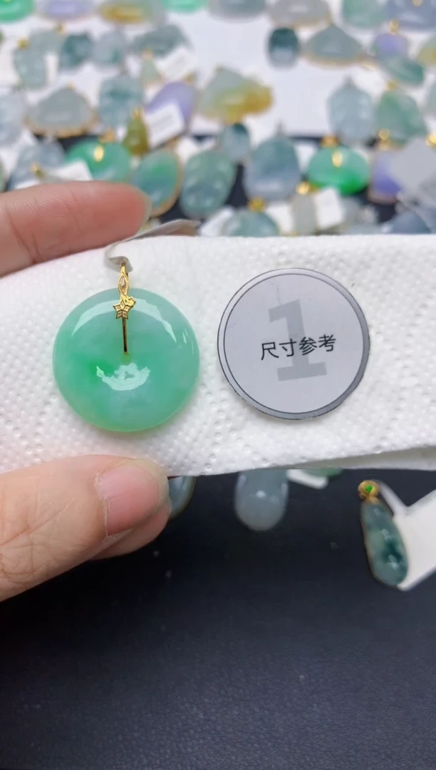 翡翠18K金镶嵌颈饰天然缅甸A货翡翠