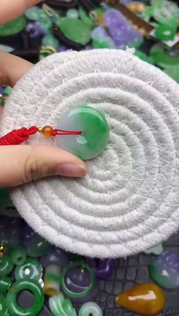 颈饰未镶嵌翡翠缅甸翡翠吊坠