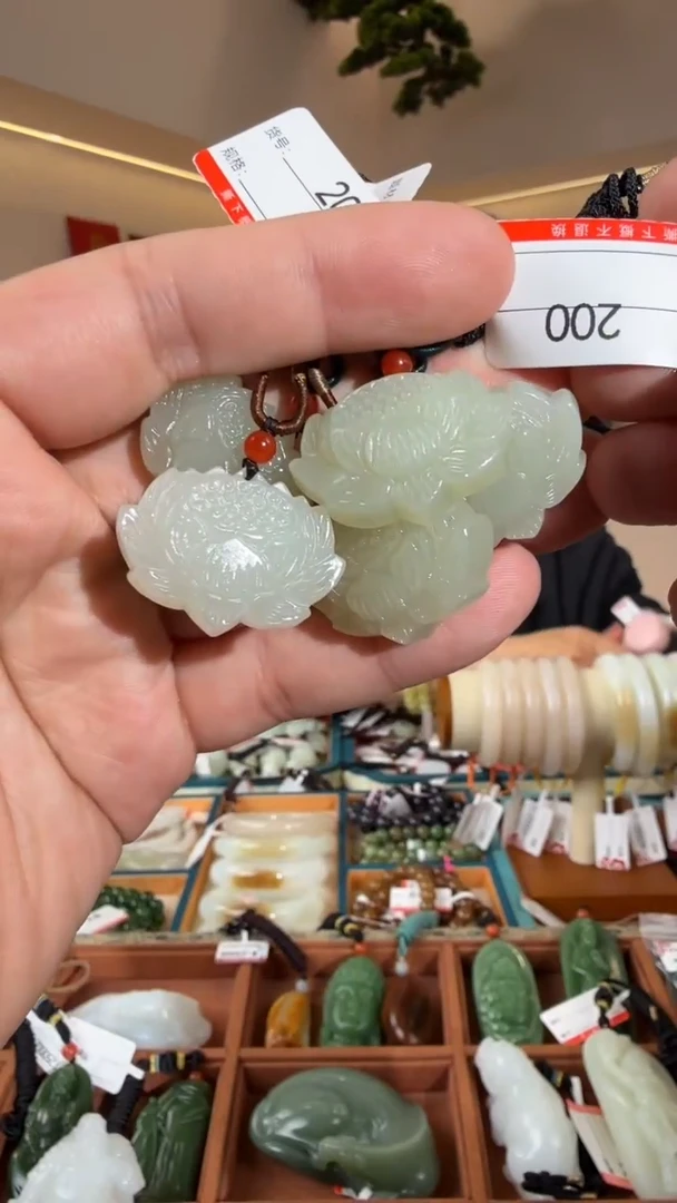 颈饰未镶嵌和田玉多样性发货发其中一件