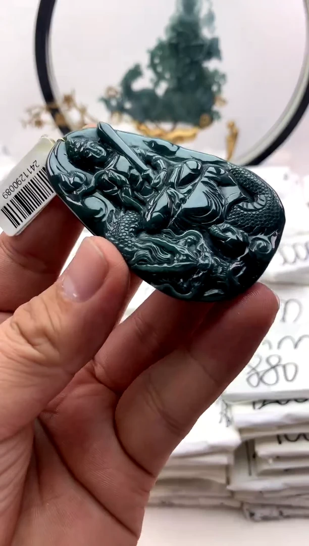 翡翠未镶嵌颈饰虚空