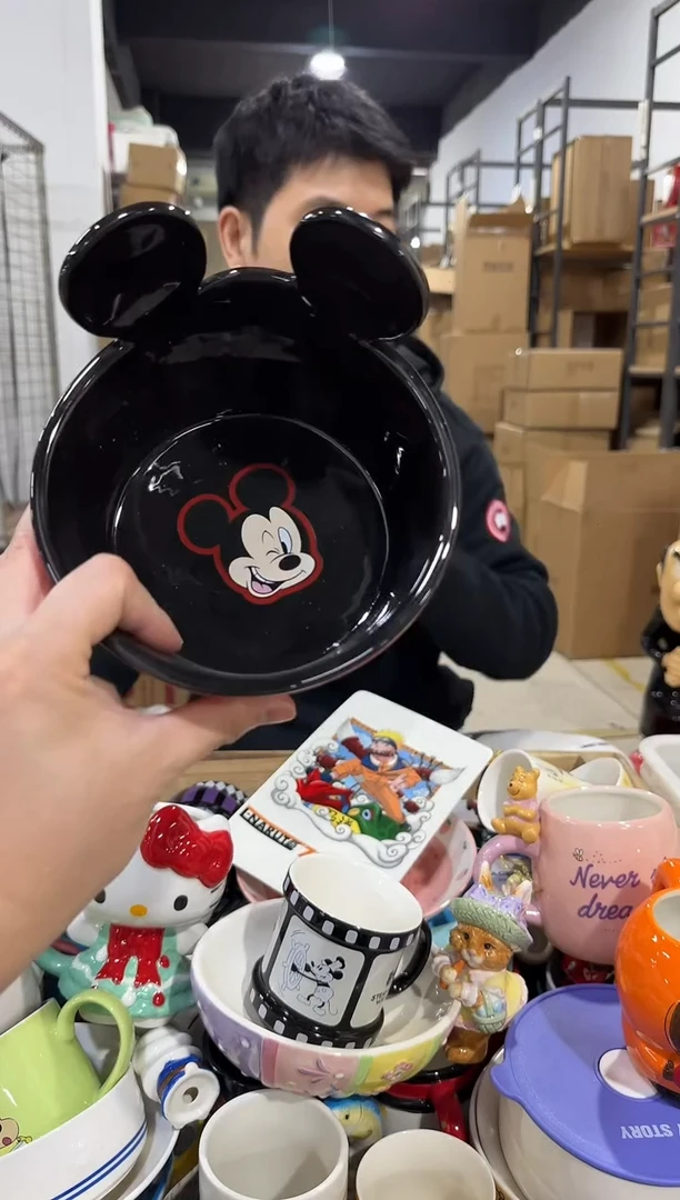 瓷片红色米奇狗粮碗
