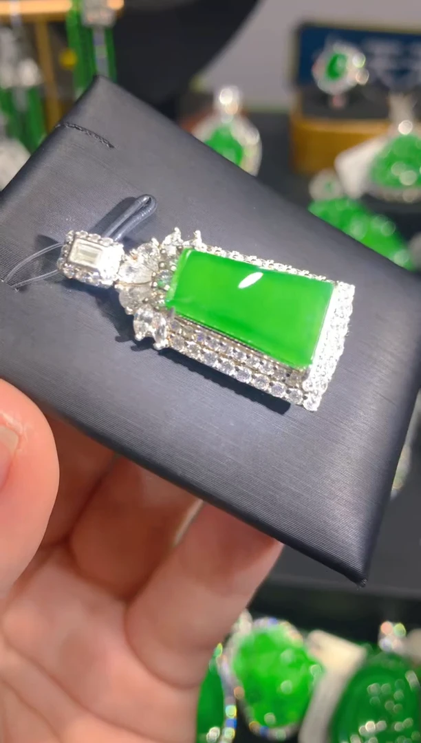 【闪购商品】翡翠颈饰银S925镶嵌7一季
