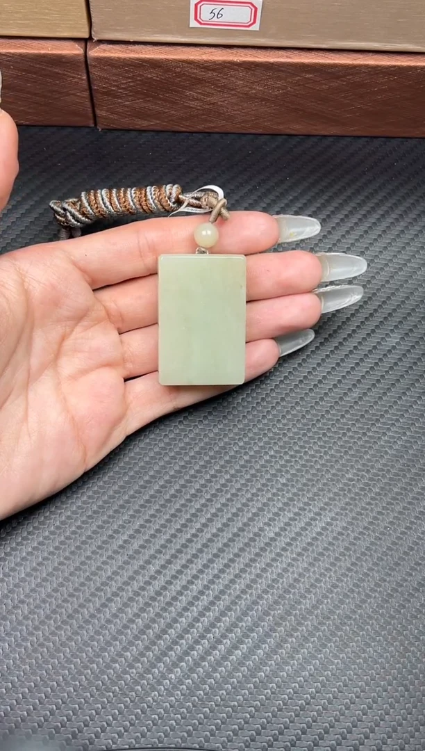吊坠(赠链)未镶嵌和田玉且末微色差迪克兰二细吊坠JS