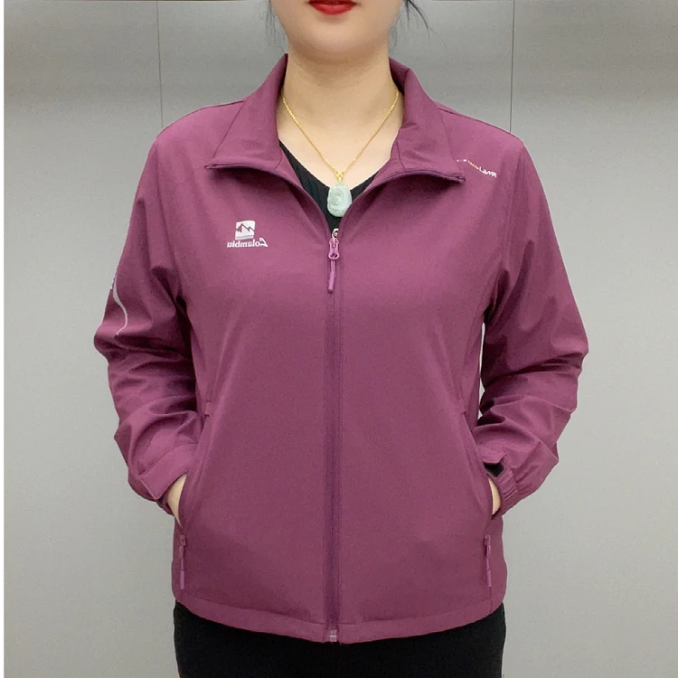 翻领纯色休闲风字母中老年女装时尚户外休闲女装女士外套9566