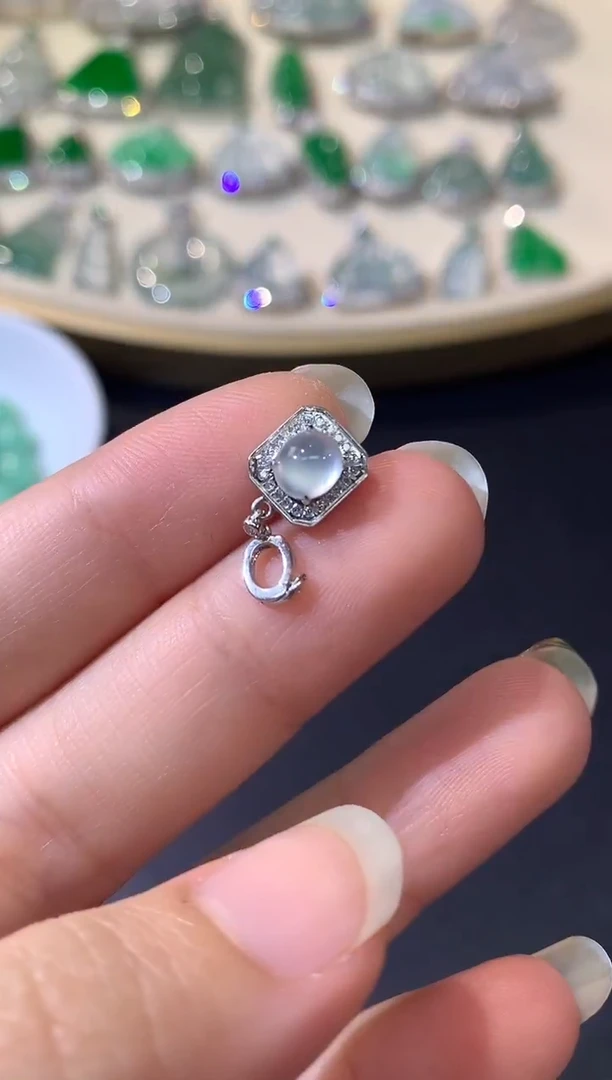 吊坠(不含链)18K金镶嵌翡翠W193|多样性发其一|2500