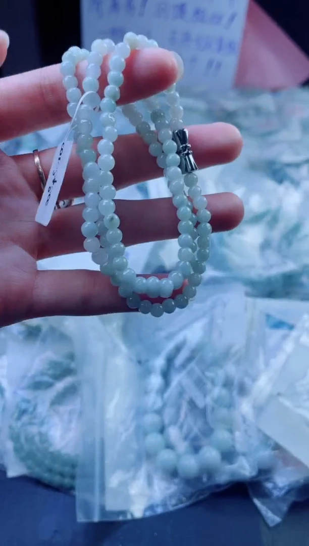 翡翠戒指未镶嵌珠串