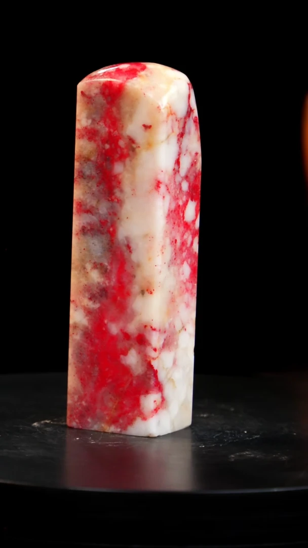 鸡血石瓷白鸡血石