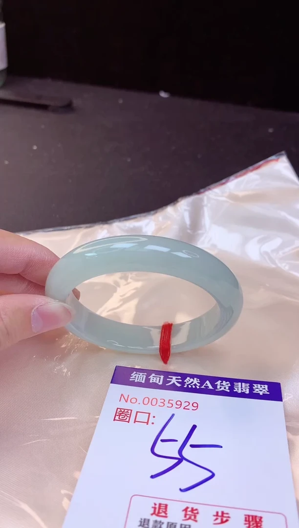 【闪购商品】翡翠手镯未镶嵌55+