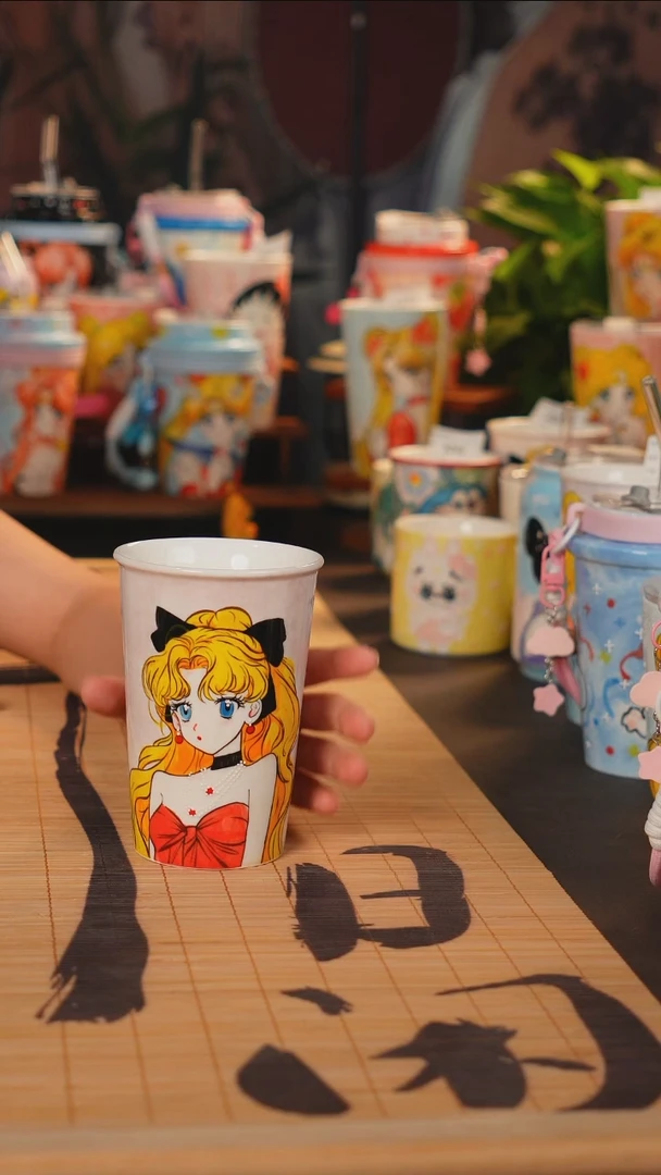 景德镇手工手绘美少女系可乐杯