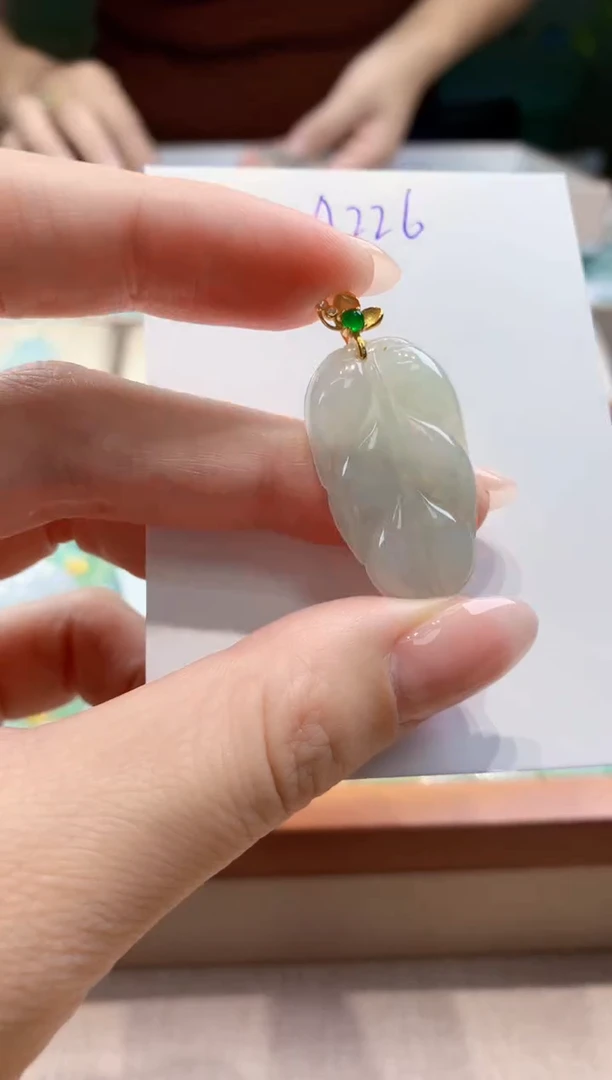 翡翠未镶嵌颈饰天然缅甸a货翡翠