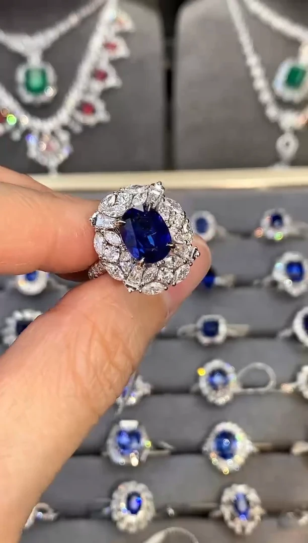 【闪购商品】蓝宝石戒指18K金镶嵌4.02ct/-皇家蓝