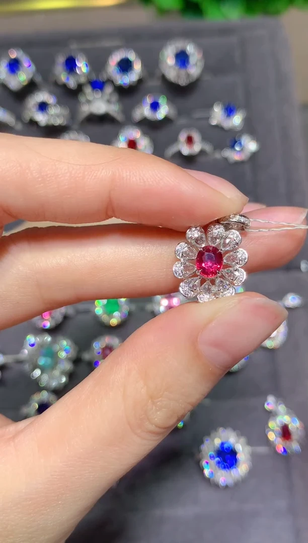 吊坠(不含链)18K金镶嵌红宝石0.65ct