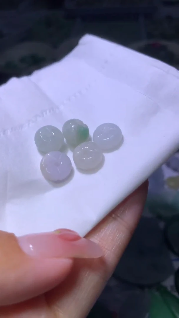 翡翠未镶嵌颈饰MXX021701