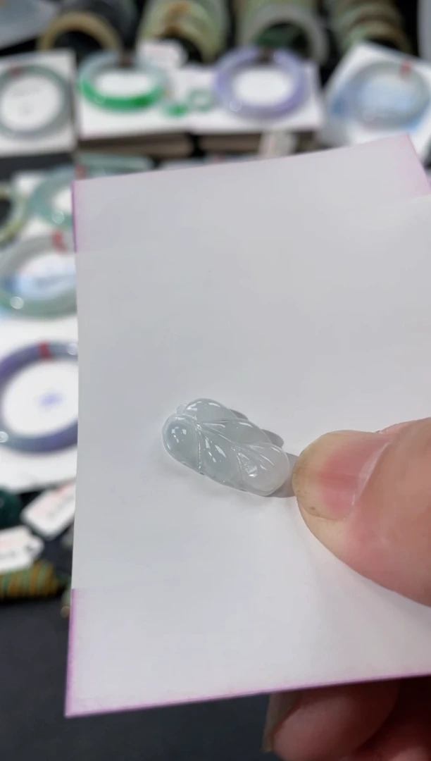 【闪购商品】翡翠颈饰未镶嵌有纹裂