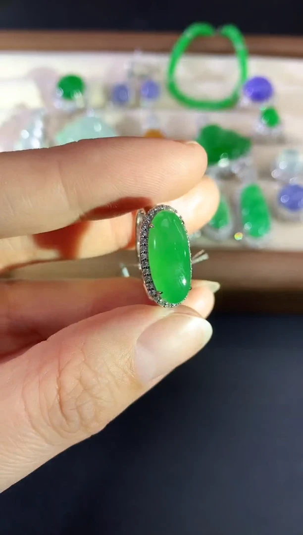 18K金镶嵌戒指翡翠71|6800