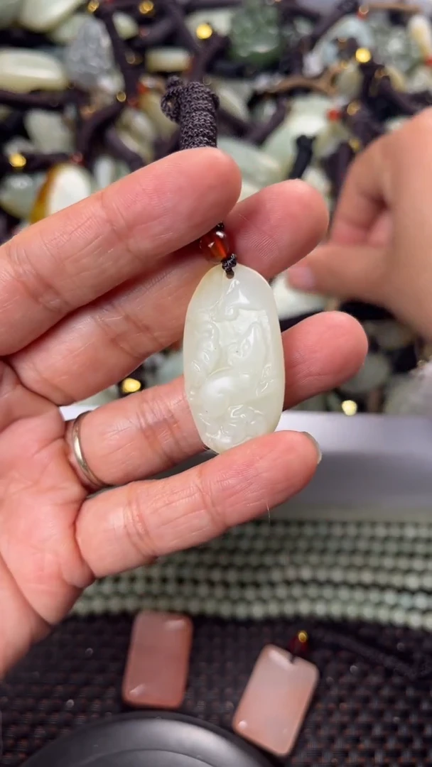 【闪购商品】和田玉颈饰未镶嵌多样性发货没有证书拍一发一有瑕