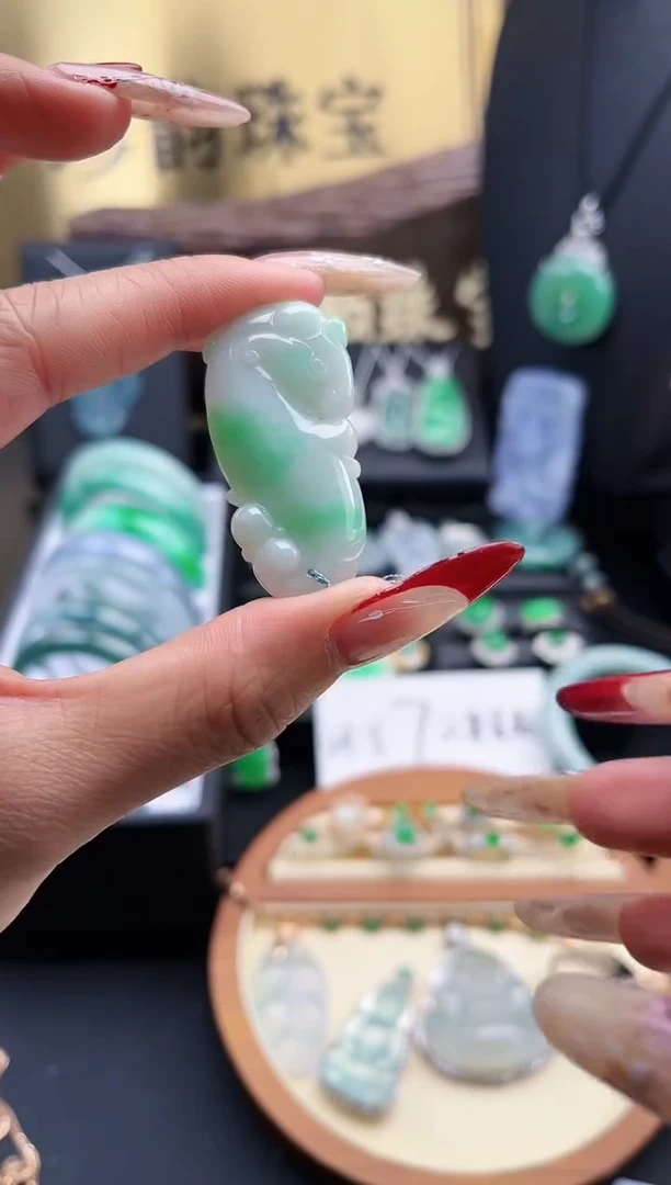 【闪购商品】翡翠颈饰未镶嵌吊坠