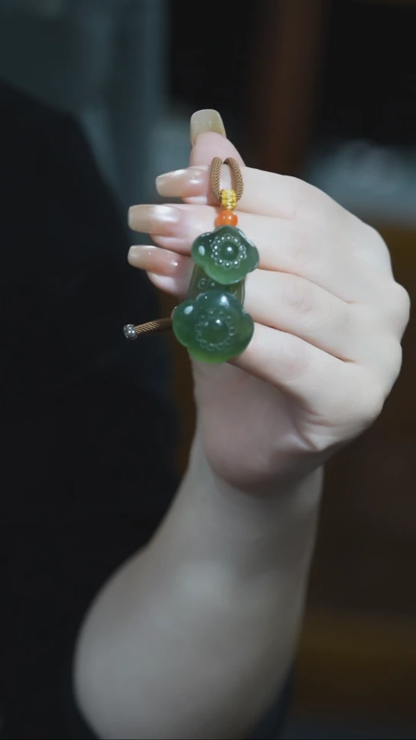 未镶嵌岫玉吊坠如意