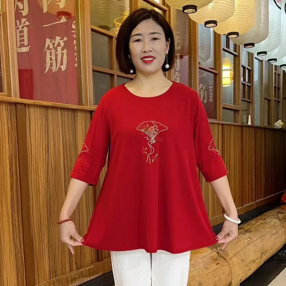 夏季中袖新款时尚纯色刺绣宽松A版圆领大码洋气衫
