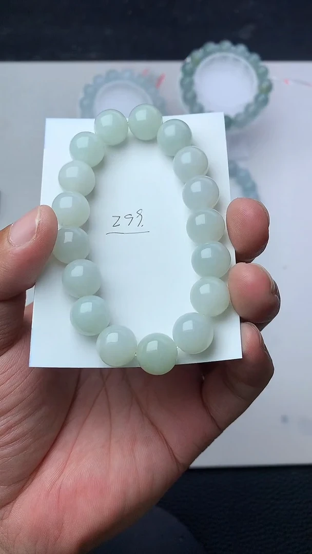 翡翠未镶嵌颈饰珠子