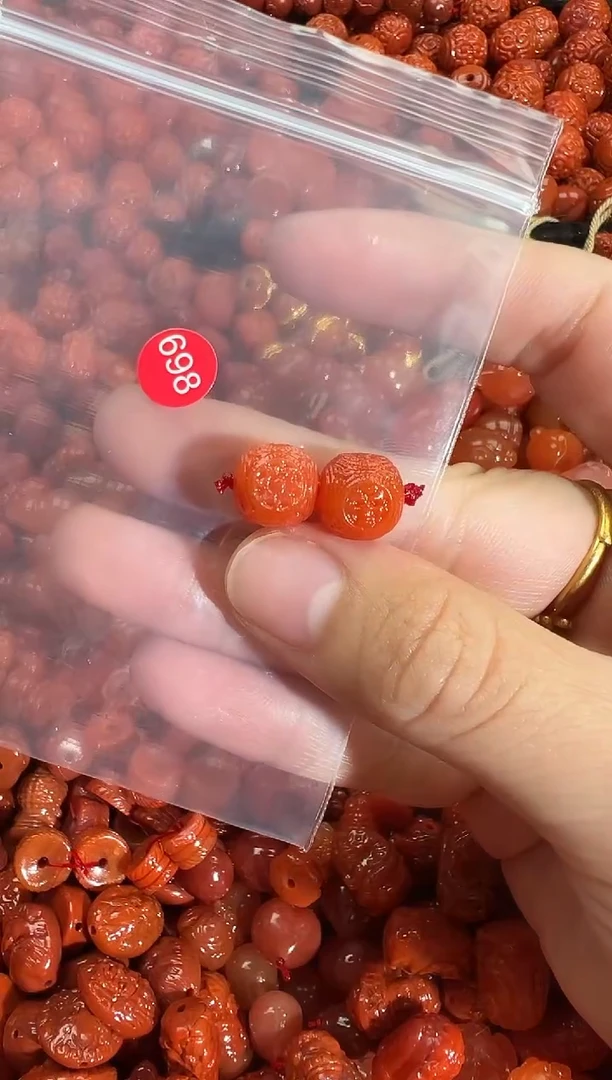 颈饰未镶嵌南红玛瑙1
