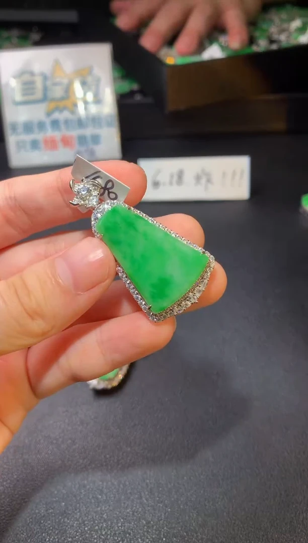 翡翠银S925镶嵌颈饰翡翠
