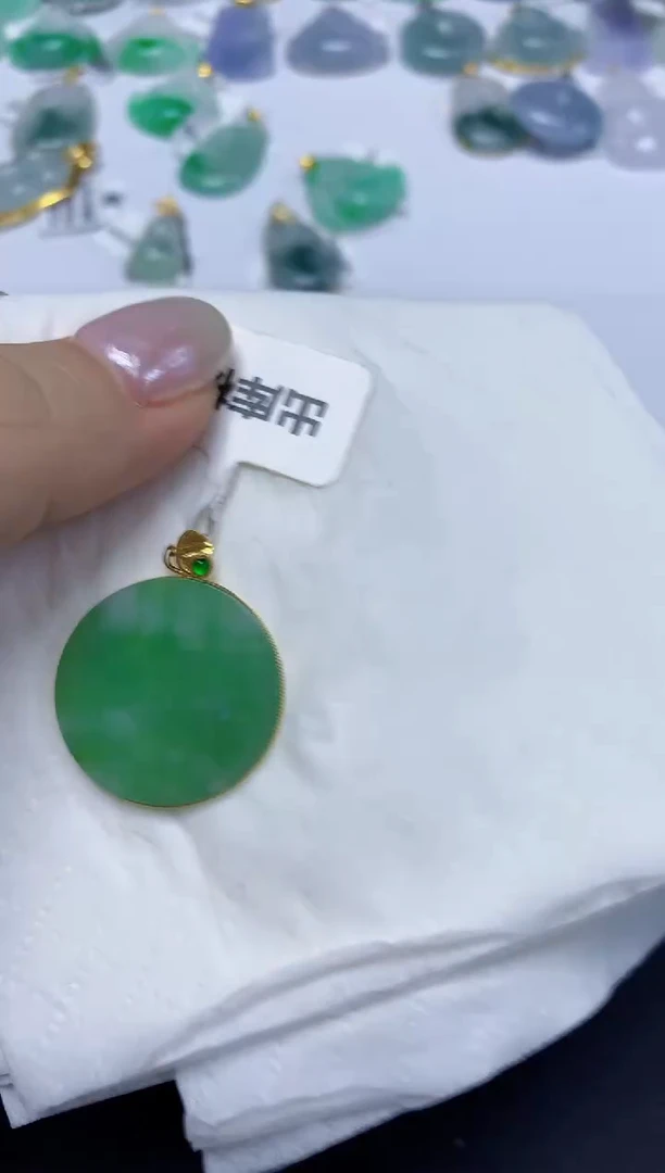 翡翠18K金镶嵌颈饰天然缅甸翡翠A货