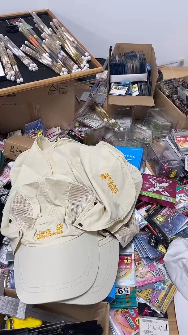 浅色（狼）帽子以主播介绍为准