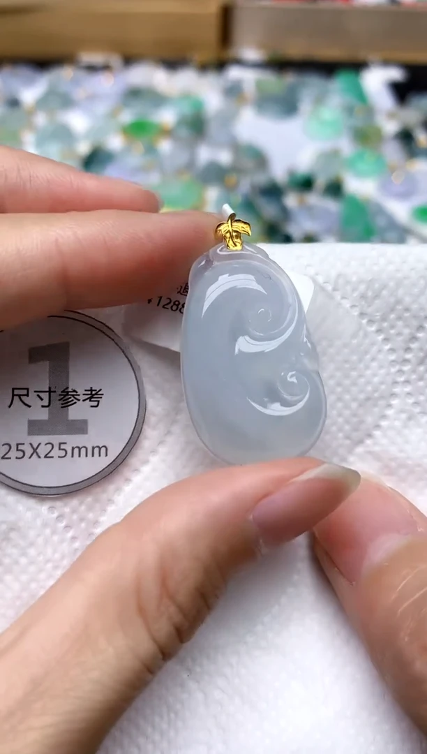 颈饰18K金镶嵌翡翠·*1天然A货翡翠