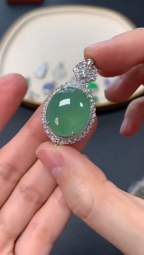 【闪购商品】翡翠吊坠(不含链)18K金镶嵌17800