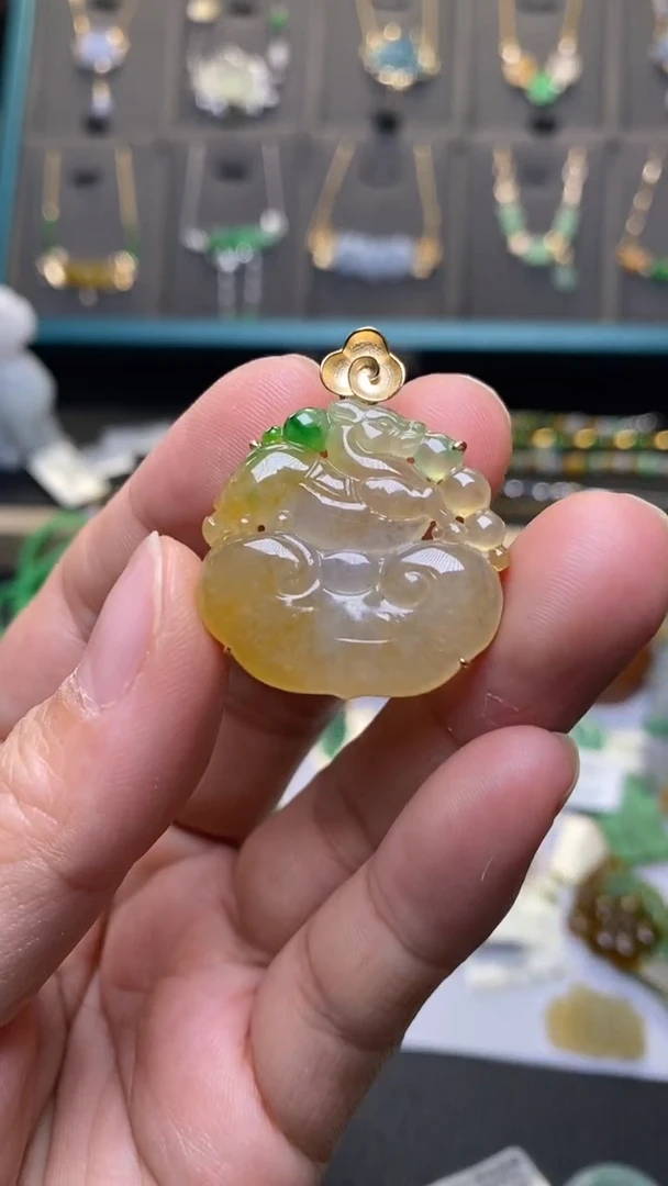 颈饰18K金镶嵌翡翠39225