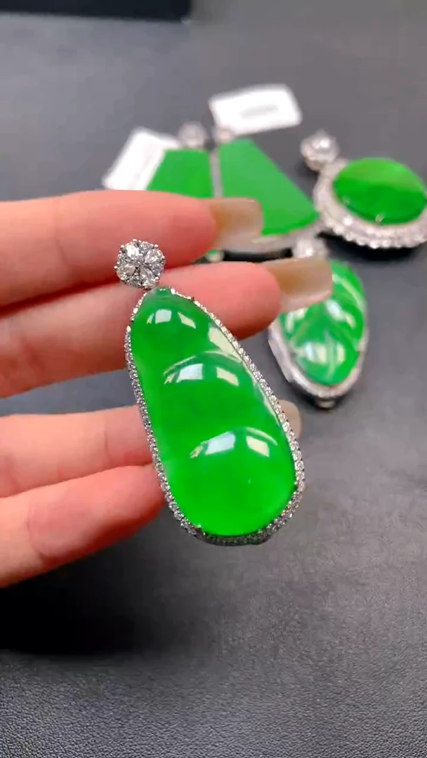 颈饰银S925镶嵌翡翠吊坠