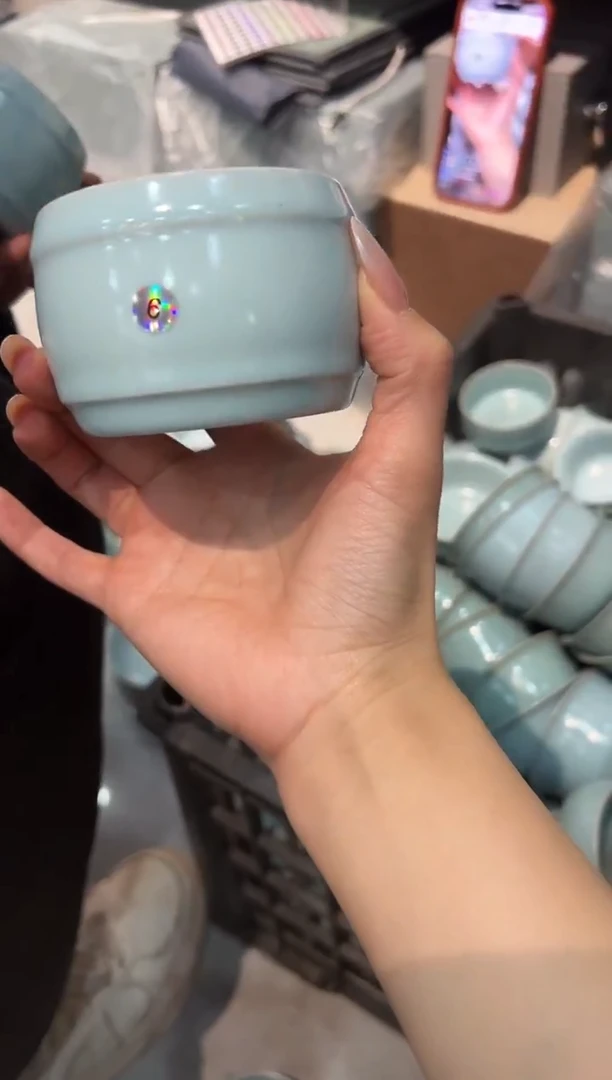 杯仿古月白鼓腹杯大瑕6