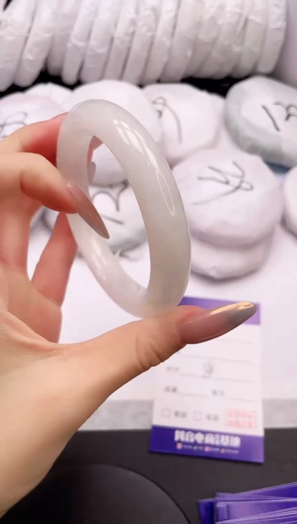 【闪购商品】和田玉手镯未镶嵌17K100-58