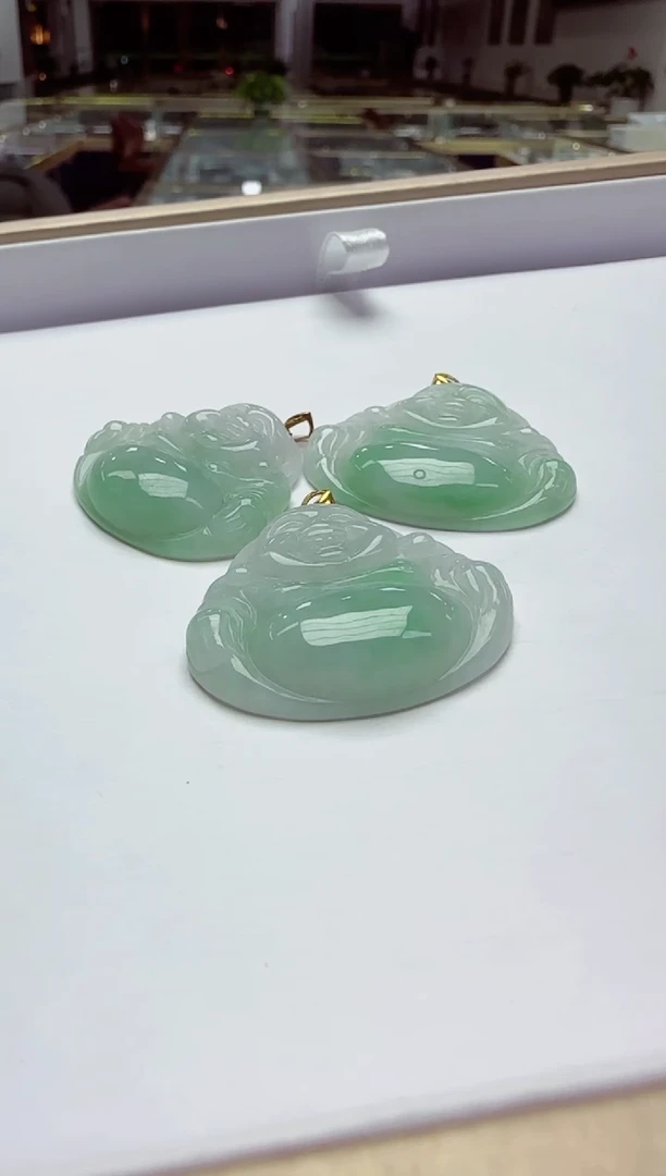 颈饰18K金镶嵌翡翠多样性发其一