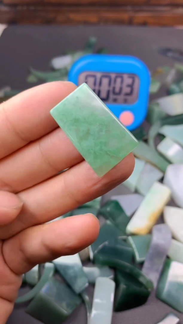 颈饰未镶嵌翡翠小****遍料子