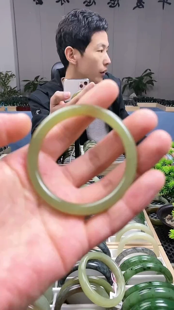 【闪购商品】和田玉手镯未镶嵌55