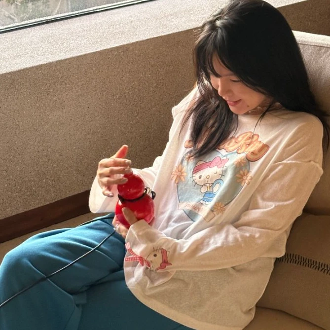 西海岸度假Kitty猫蝴蝶结做旧卡通印花长袖罩衫T恤 SS064797