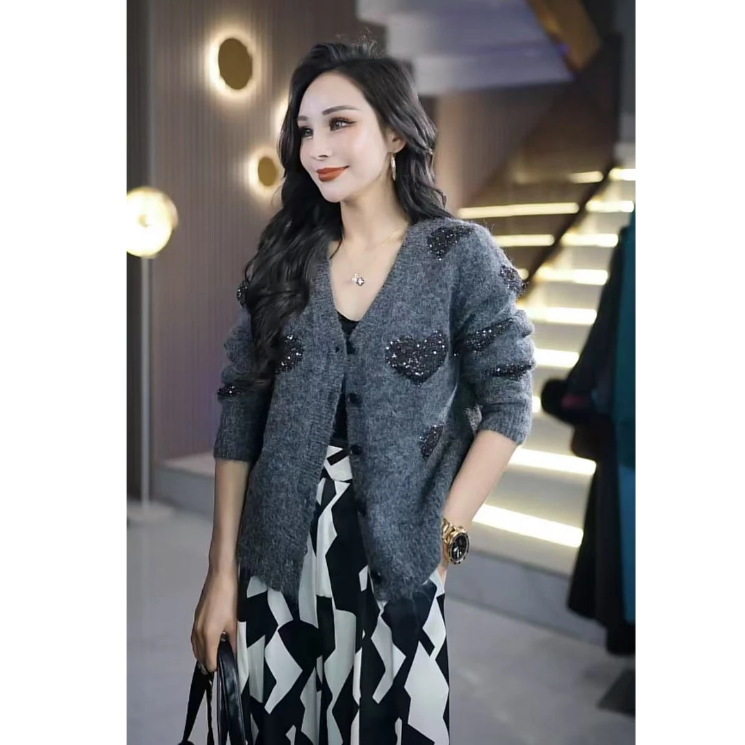 时尚休闲洋气百搭亮片爱心刺绣女士短款针织衫毛衣开衫6W+9810y