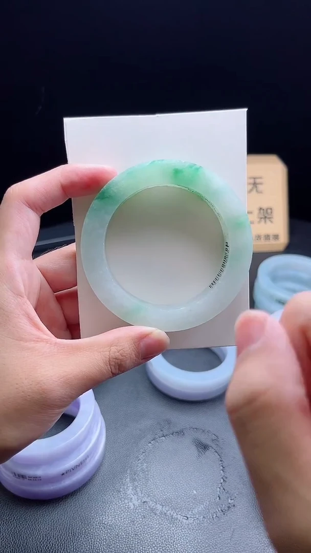 未镶嵌手镯定制翡翠红****u定制