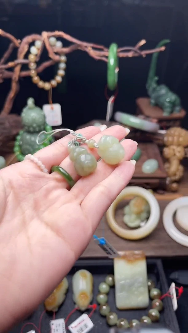 和田玉未镶嵌吊坠(不含链)新疆料 小猫有瑕疵多样性发一1