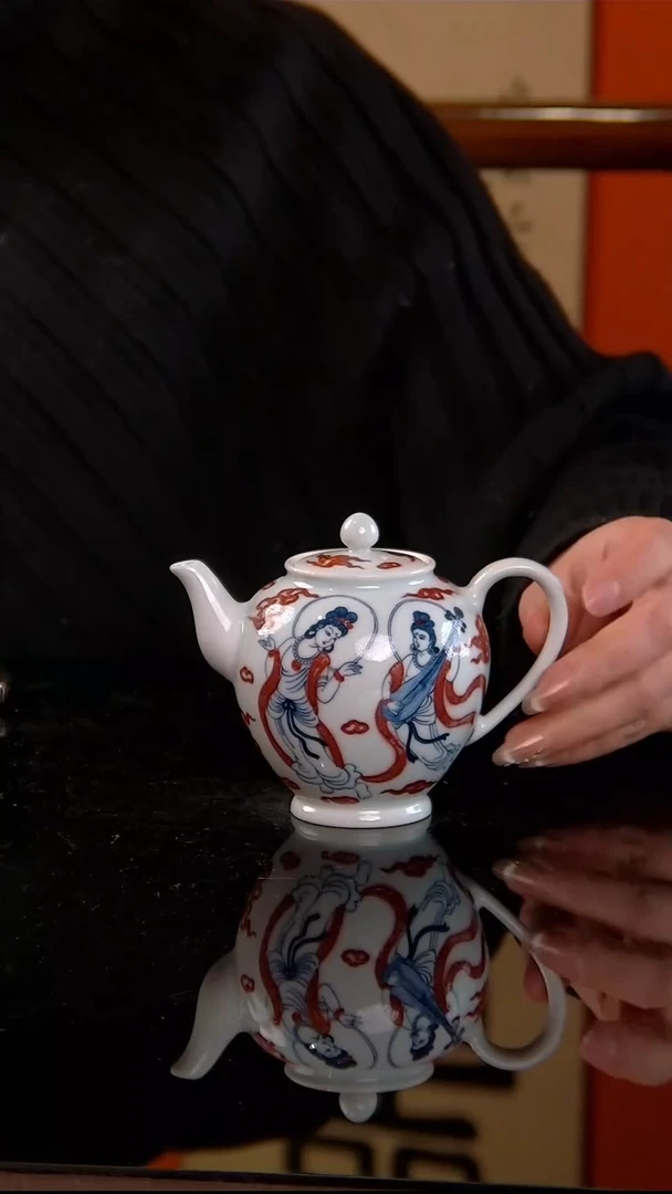 刻画堂青花釉里红敦煌飞天茶壶