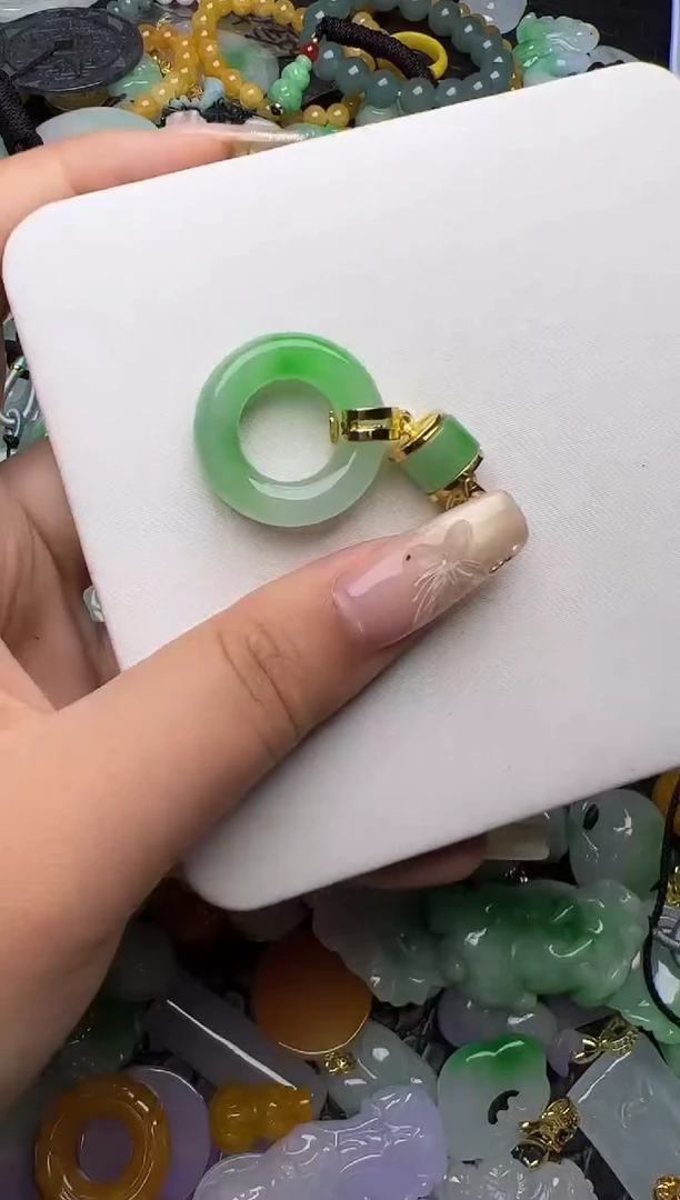 翡翠未镶嵌颈饰天然缅甸翡翠吊坠