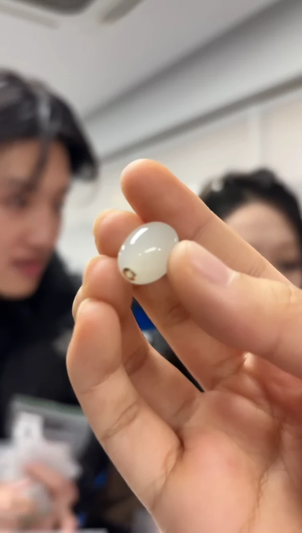 颈饰18K金镶嵌和田玉（多样性发一件）