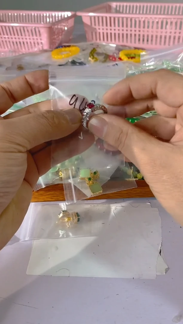 【闪购商品】水晶颈饰银S925镶嵌942红宝，蓝宝，多样性发一件赠链