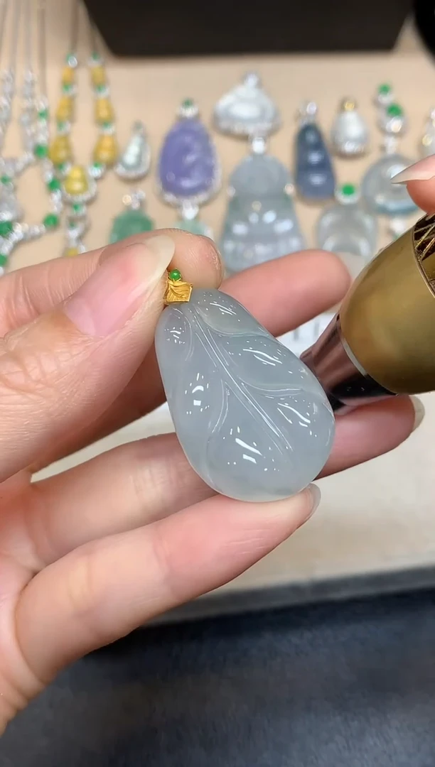 吊坠(不含链)18K金镶嵌翡翠芭蕉叶【无服务费