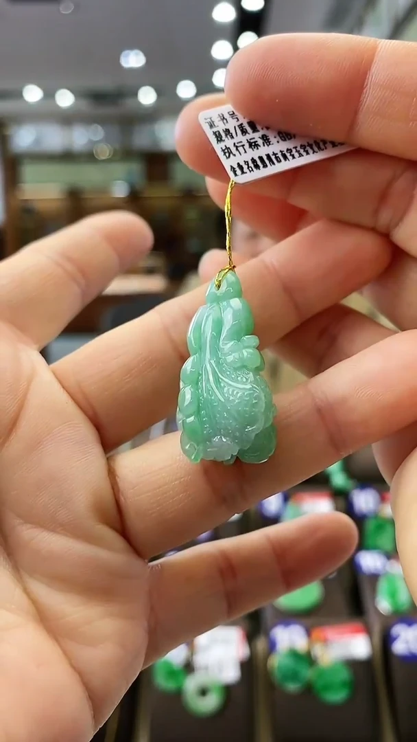 【闪购商品】翡翠颈饰未镶嵌白菜